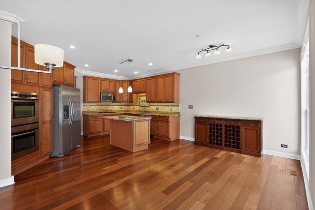 612 Stone Canyon Circle, Inverness, IL 60010