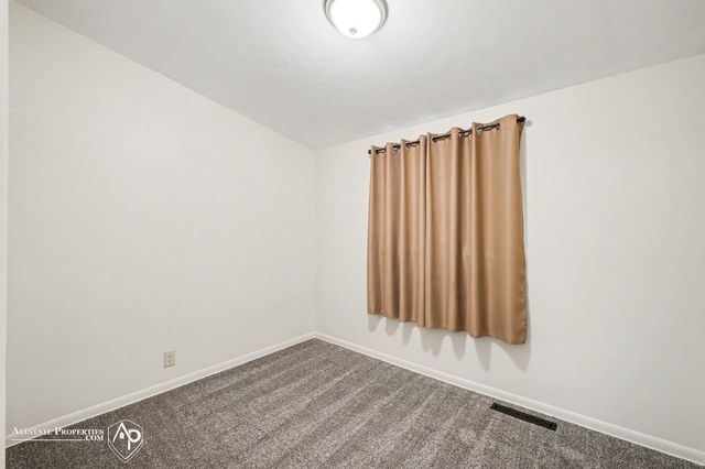 1005 MacDonald Avenue, Flint, MI 48502