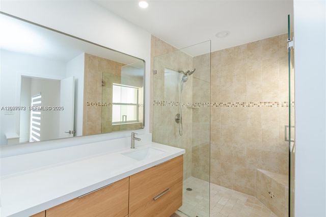 812 Garnet Cir 812, Weston, FL 33326