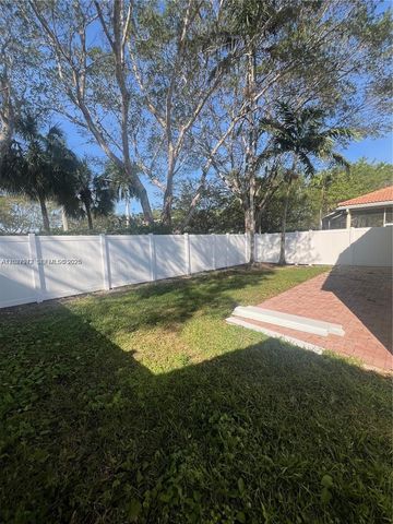 812 Garnet Cir 812, Weston, FL 33326