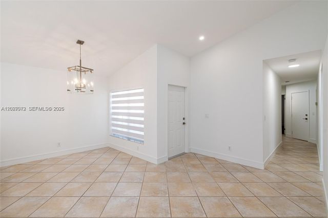 812 Garnet Cir 812, Weston, FL 33326