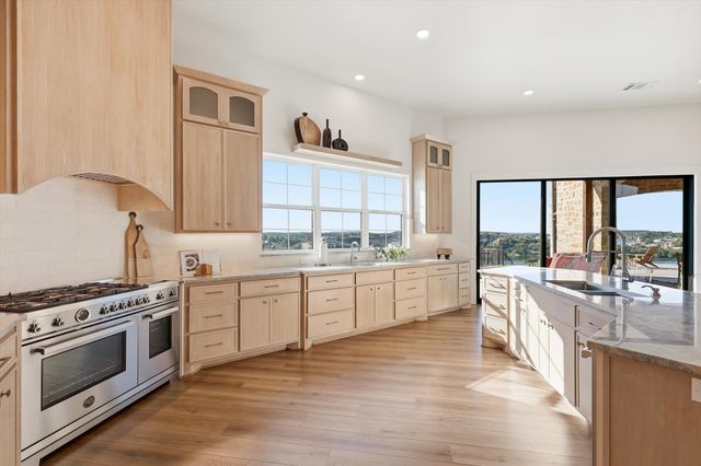 7085 W Hells Gate Drive, Possum Kingdom Lake, TX 76475
