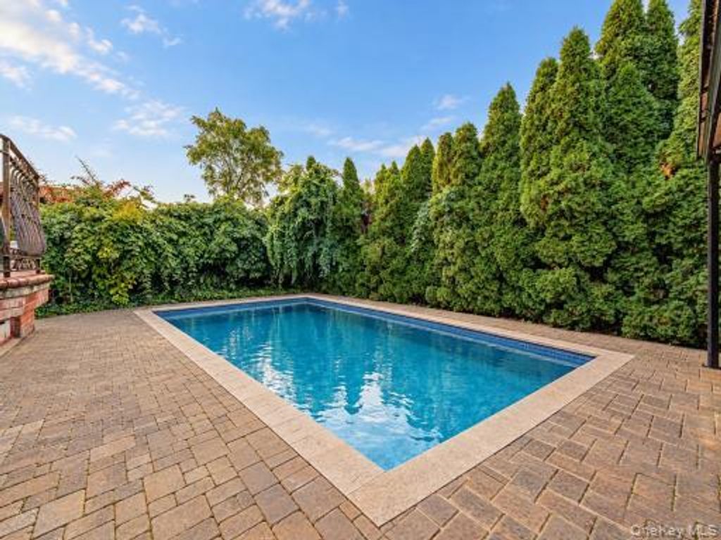 11024 69th Avenue, Forest Hills, NY 11375 — photo 4