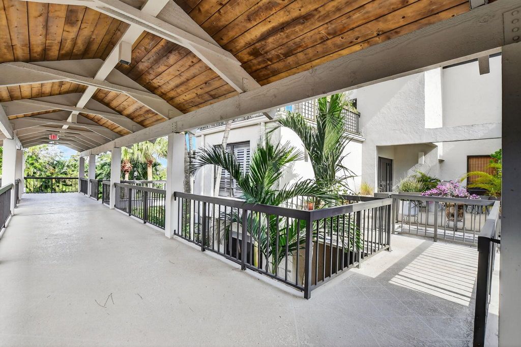 900 Greensward Lane 203-G, Delray Beach, FL 33445