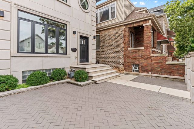 2913 S Lowe Avenue, Chicago, IL 60616