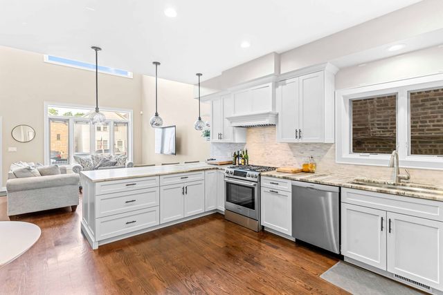 2913 S Lowe Avenue, Chicago, IL 60616