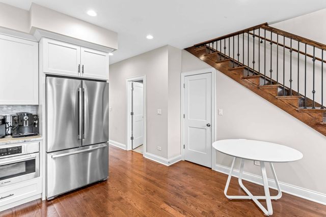 2913 S Lowe Avenue, Chicago, IL 60616