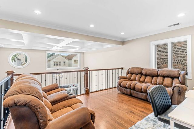 2913 S Lowe Avenue, Chicago, IL 60616