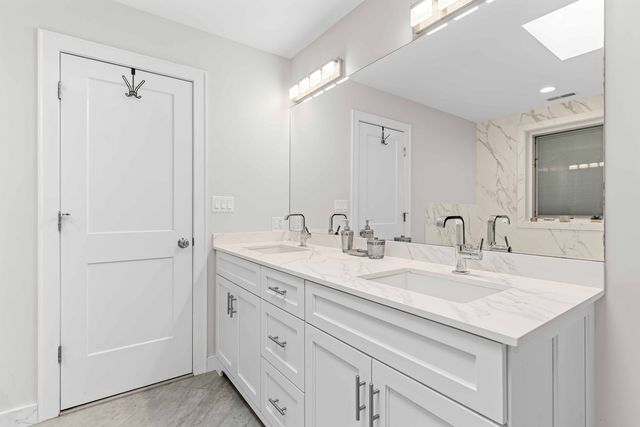 2913 S Lowe Avenue, Chicago, IL 60616