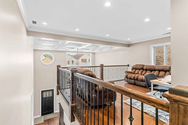 2913 S Lowe Avenue, Chicago, IL 60616