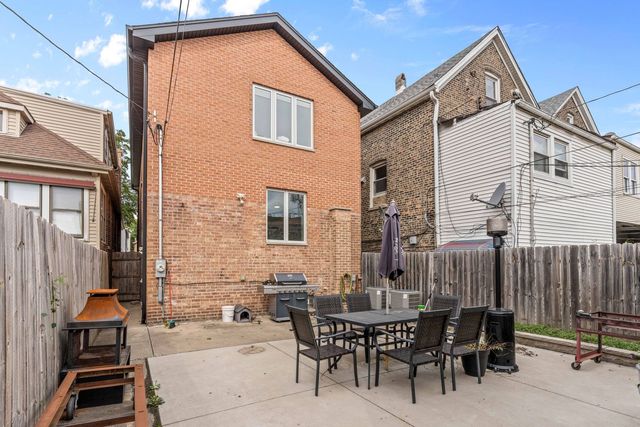 2913 S Lowe Avenue, Chicago, IL 60616