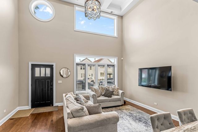 2913 S Lowe Avenue, Chicago, IL 60616