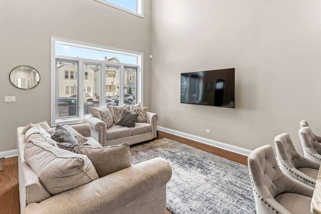 2913 S Lowe Avenue, Chicago, IL 60616