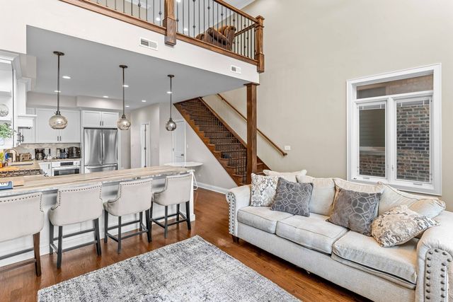2913 S Lowe Avenue, Chicago, IL 60616