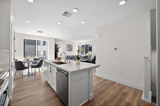 3891 Vanguard 1004, Fremont, CA 94538