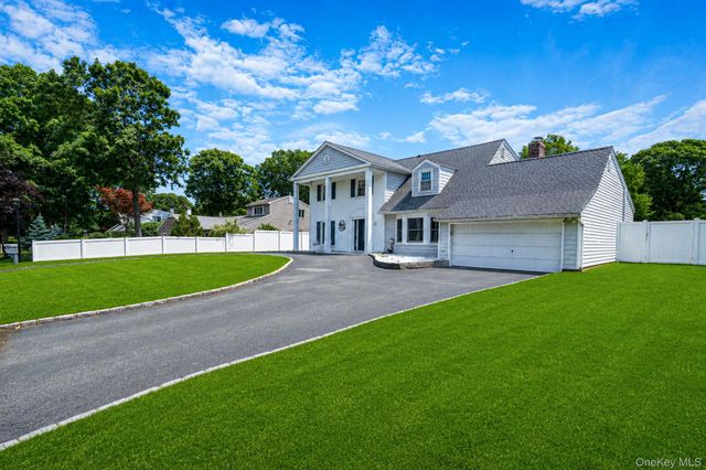 5 Priscilla Avenue, Holtsville, NY 11742