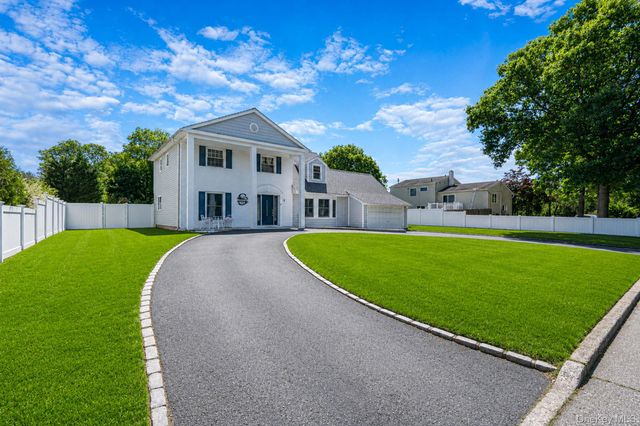 5 Priscilla Avenue, Holtsville, NY 11742