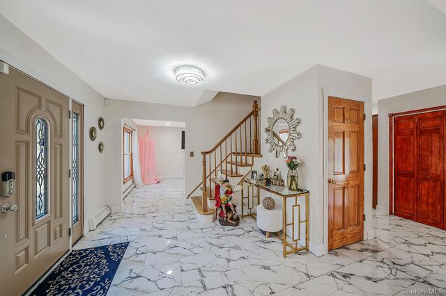 5 Priscilla Avenue, Holtsville, NY 11742