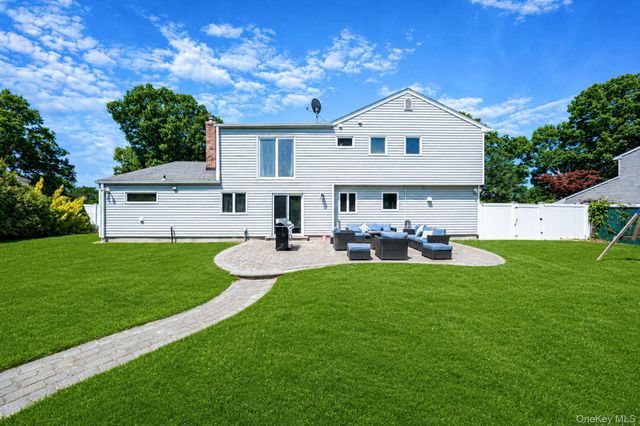 5 Priscilla Avenue, Holtsville, NY 11742