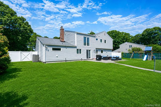 5 Priscilla Avenue, Holtsville, NY 11742