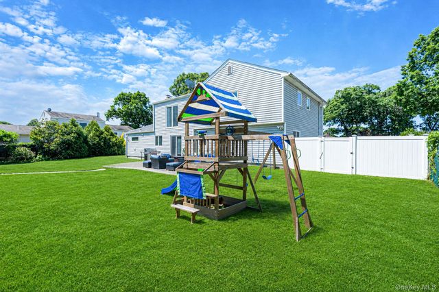 5 Priscilla Avenue, Holtsville, NY 11742