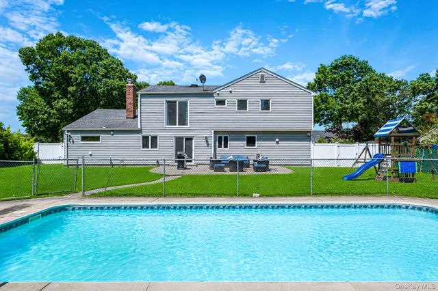 5 Priscilla Avenue, Holtsville, NY 11742
