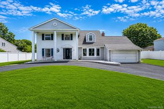 5 Priscilla Avenue, Holtsville, NY 11742