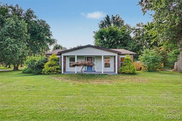 13 Castle Drive, Florissant, MO 63034