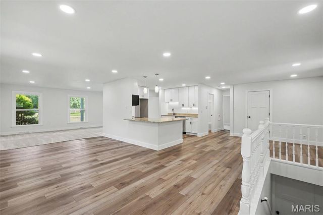 13 Castle Drive, Florissant, MO 63034