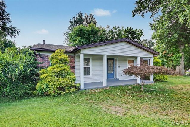 13 Castle Drive, Florissant, MO 63034
