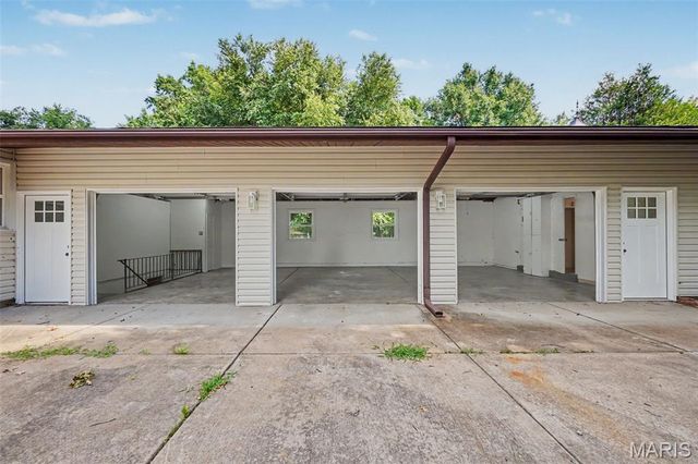 13 Castle Drive, Florissant, MO 63034