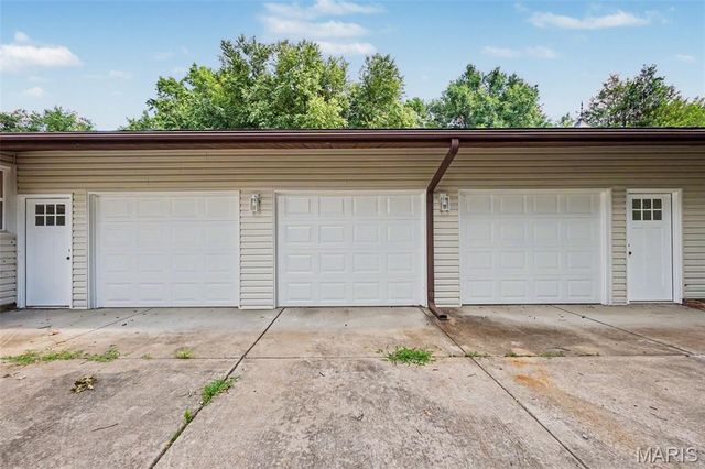 13 Castle Drive, Florissant, MO 63034