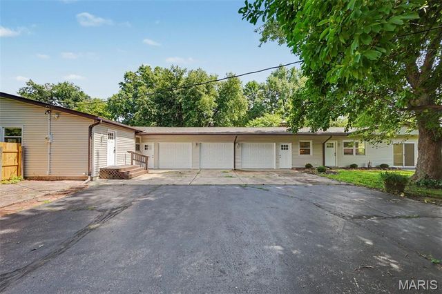 13 Castle Drive, Florissant, MO 63034