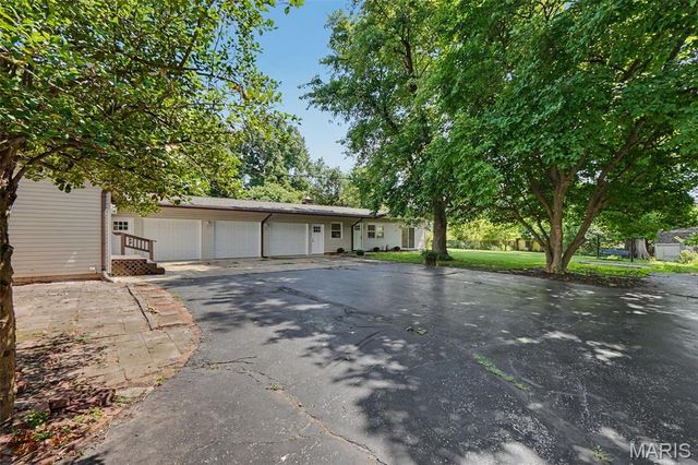 13 Castle Drive, Florissant, MO 63034