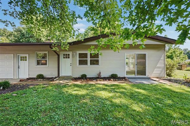 13 Castle Drive, Florissant, MO 63034