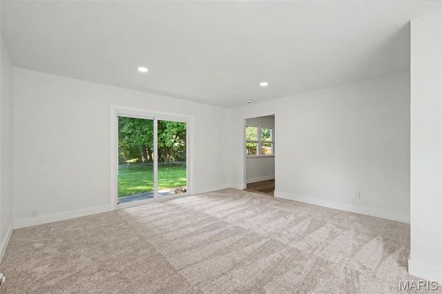 13 Castle Drive, Florissant, MO 63034