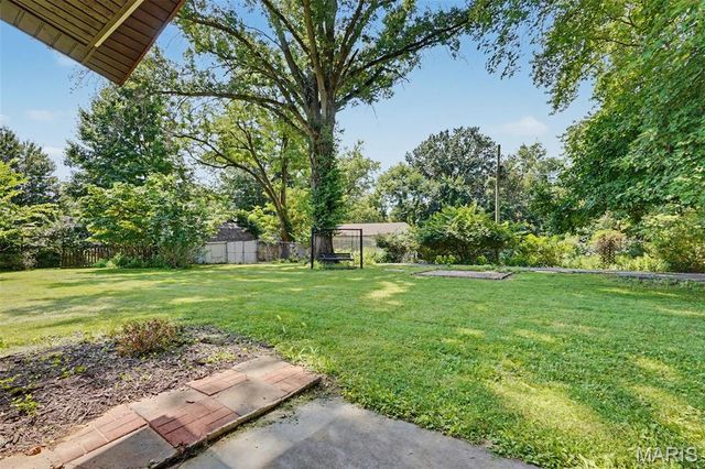 13 Castle Drive, Florissant, MO 63034
