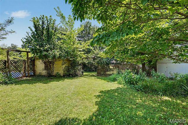13 Castle Drive, Florissant, MO 63034