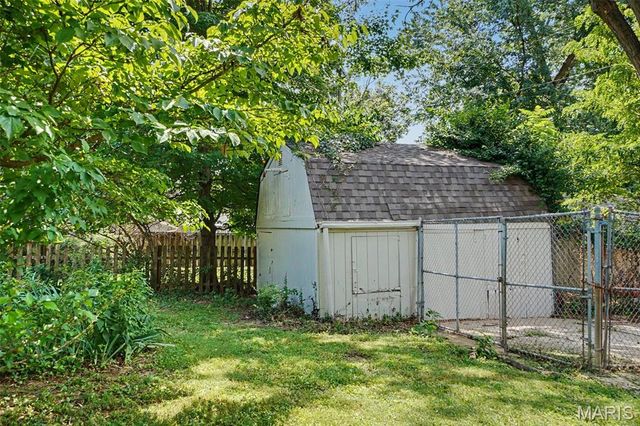13 Castle Drive, Florissant, MO 63034