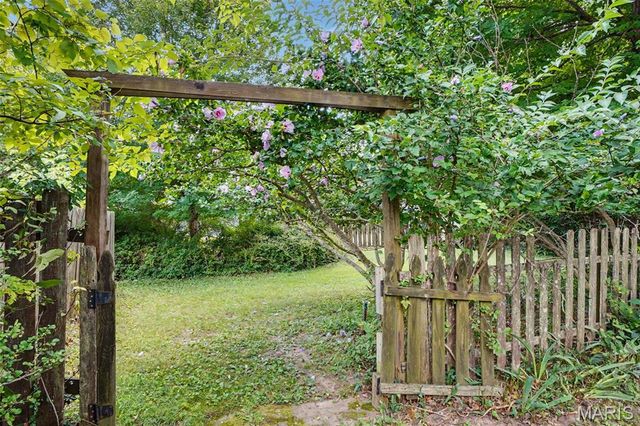 13 Castle Drive, Florissant, MO 63034