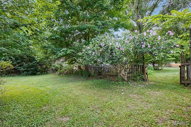13 Castle Drive, Florissant, MO 63034
