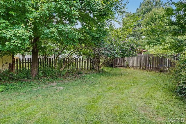 13 Castle Drive, Florissant, MO 63034