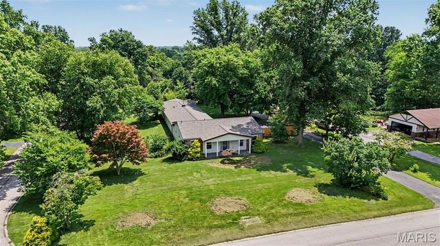 13 Castle Drive, Florissant, MO 63034