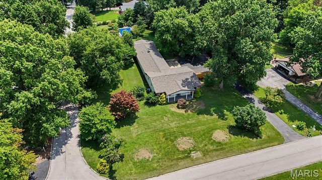 13 Castle Drive, Florissant, MO 63034