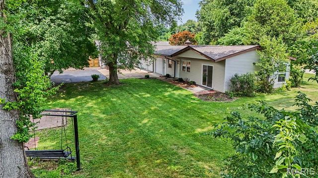 13 Castle Drive, Florissant, MO 63034