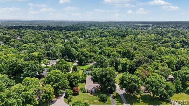 13 Castle Drive, Florissant, MO 63034