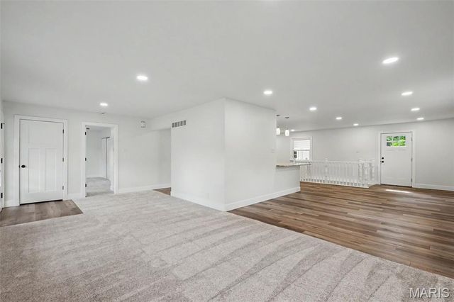 13 Castle Drive, Florissant, MO 63034