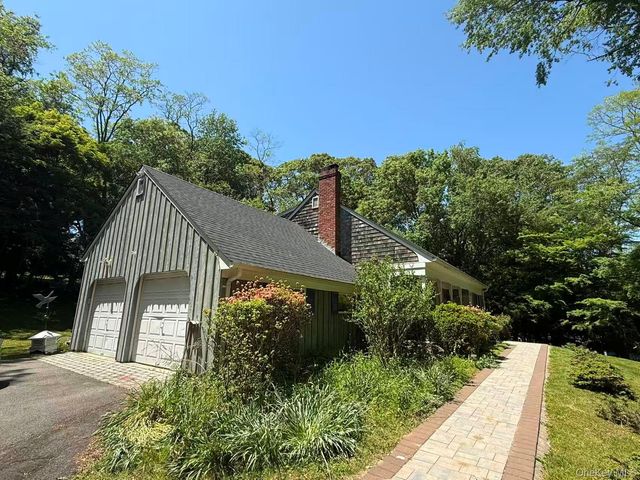 214 Old town Rd, East Setauket, NY 11733