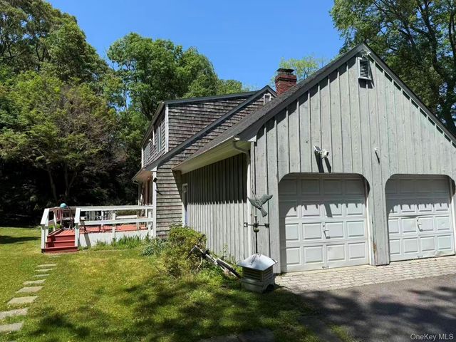 214 Old town Rd, East Setauket, NY 11733