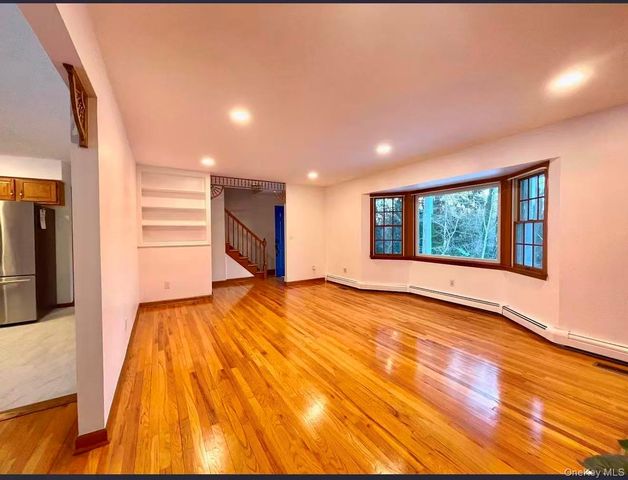 214 Old town Rd, East Setauket, NY 11733